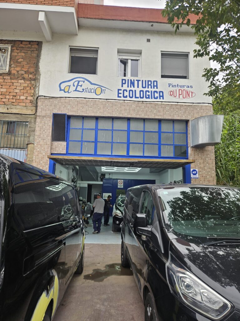 Reparación de carrocerías, pintura de coches, cambio de lunas y reparación de llantas en Trapagaran